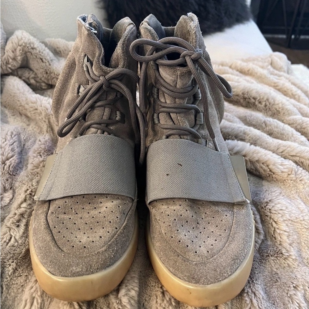 Yeezy 750 Gray High-Top Sneakers with Gum Sole